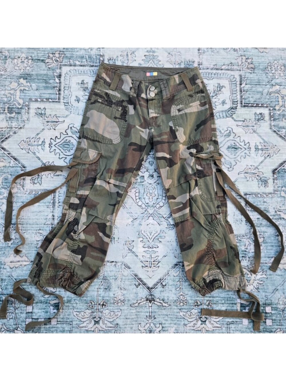 Vintage Y2K Camouflage Capri Cargo Pants Size S Low Rise Green Grunge Rave